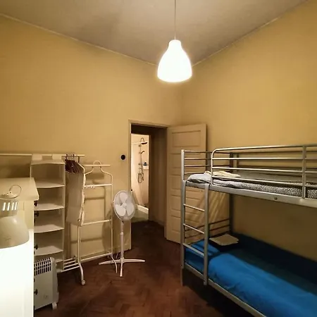 Agra Pet House I *